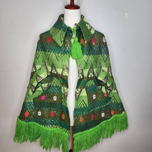 Vintage 60's MCM Ladies Groovy Retro Handmade Poncho with Fringe - Picture 10 of 10
